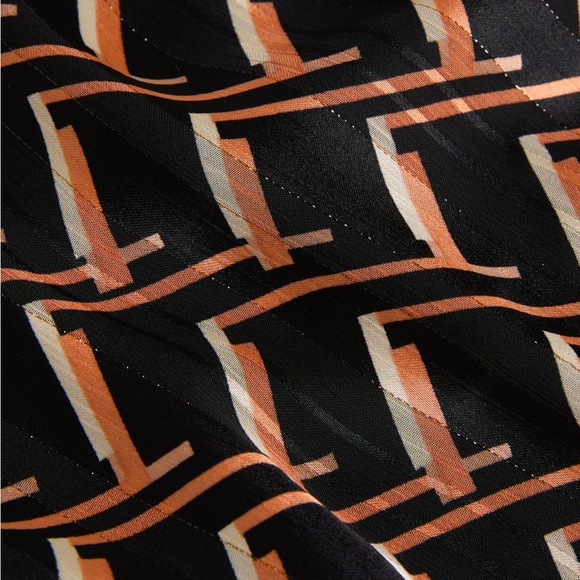 Laura Geometric Print Short Sleeve Blouse Black Pattern - Picture 5 of 11